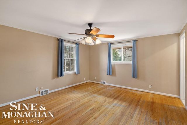 715 Pear Tree Lane, Grosse Pointe Woods, MI 48236