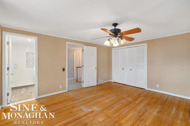 715 Pear Tree Lane, Grosse Pointe Woods, MI 48236