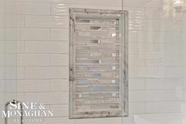 715 Pear Tree Lane, Grosse Pointe Woods, MI 48236