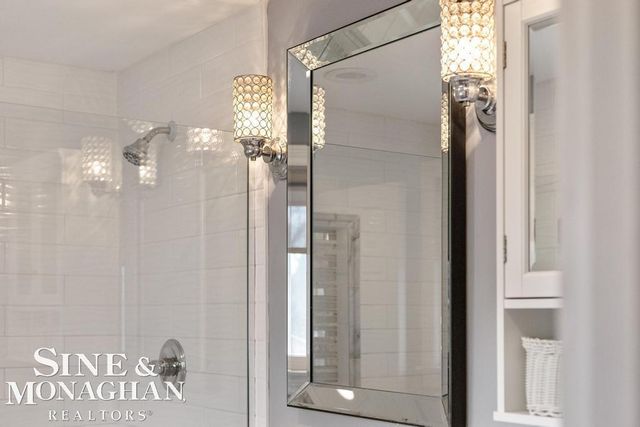 715 Pear Tree Lane, Grosse Pointe Woods, MI 48236