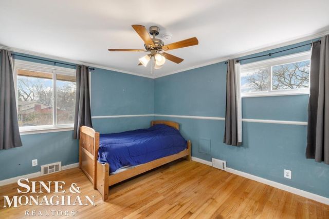 715 Pear Tree Lane, Grosse Pointe Woods, MI 48236