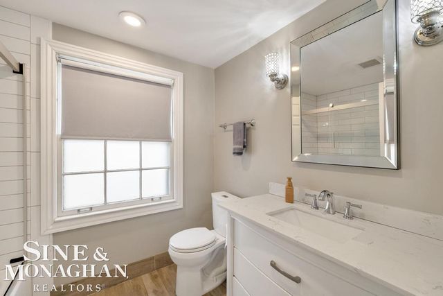 715 Pear Tree Lane, Grosse Pointe Woods, MI 48236