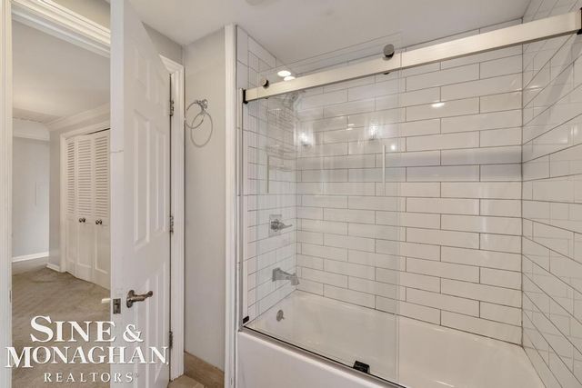 715 Pear Tree Lane, Grosse Pointe Woods, MI 48236