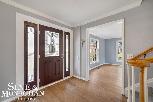 715 Pear Tree Lane, Grosse Pointe Woods, MI 48236