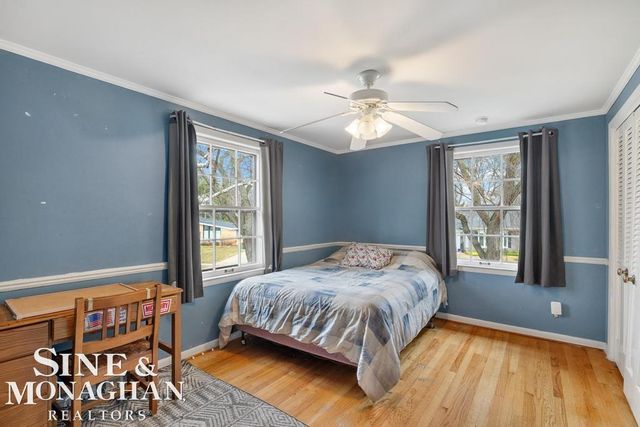 715 Pear Tree Lane, Grosse Pointe Woods, MI 48236