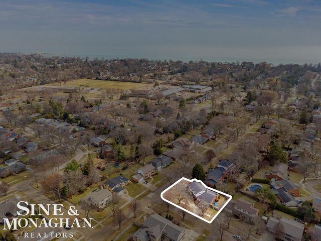 715 Pear Tree Lane, Grosse Pointe Woods, MI 48236