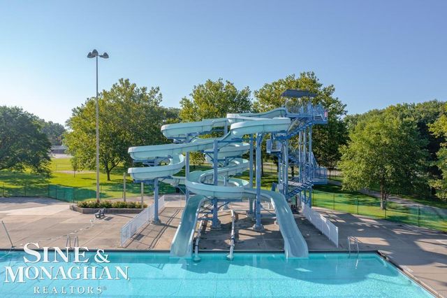 715 Pear Tree Lane, Grosse Pointe Woods, MI 48236