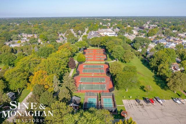 715 Pear Tree Lane, Grosse Pointe Woods, MI 48236