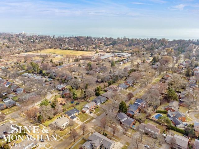 715 Pear Tree Lane, Grosse Pointe Woods, MI 48236