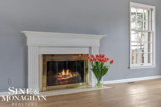 715 Pear Tree Lane, Grosse Pointe Woods, MI 48236