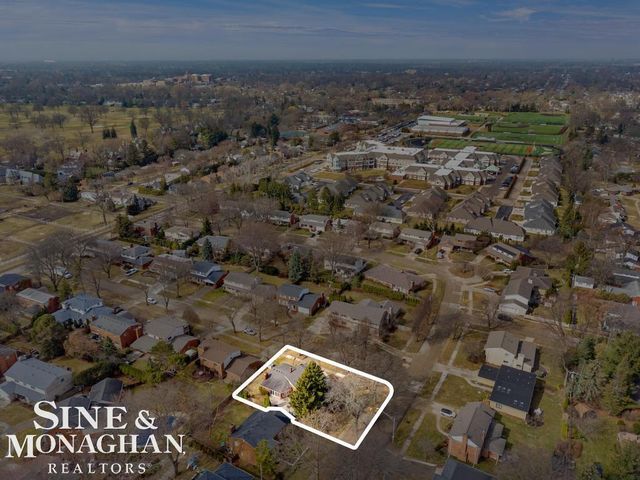 715 Pear Tree Lane, Grosse Pointe Woods, MI 48236