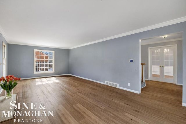 715 Pear Tree Lane, Grosse Pointe Woods, MI 48236