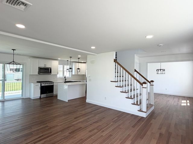 955 Crescent Street, New Bedford, MA 02745