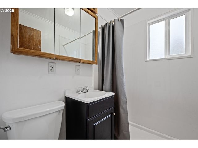 485 S 46TH St, Springfield, OR 97478