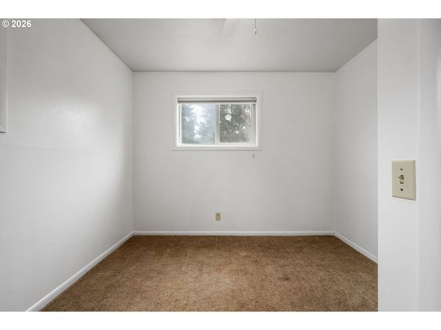 485 S 46TH St, Springfield, OR 97478