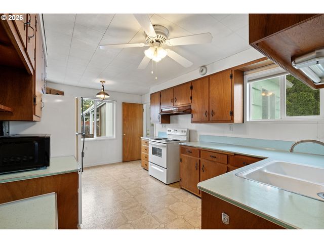 485 S 46TH St, Springfield, OR 97478