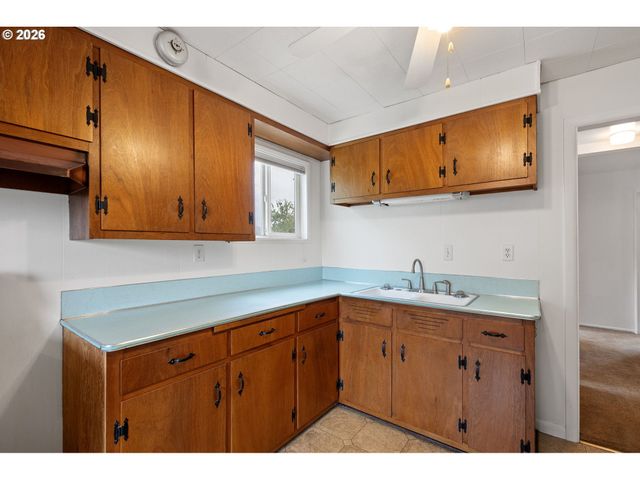485 S 46TH St, Springfield, OR 97478