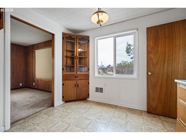 485 S 46TH St, Springfield, OR 97478