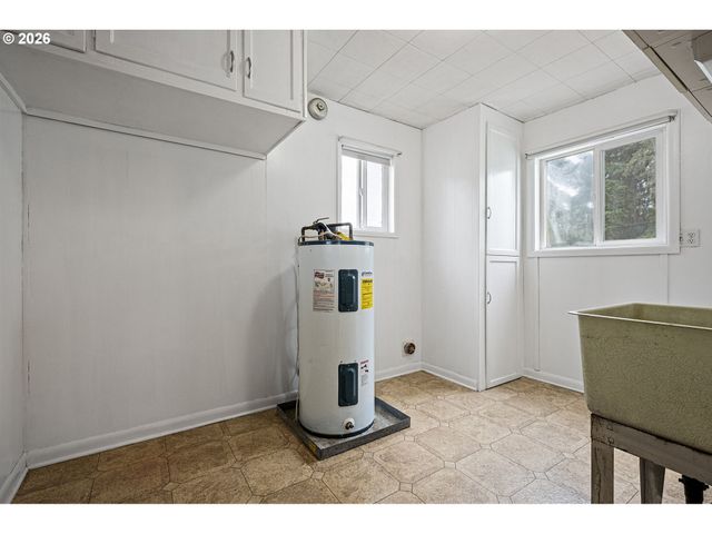 485 S 46TH St, Springfield, OR 97478