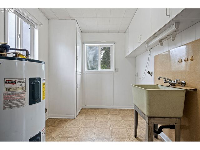485 S 46TH St, Springfield, OR 97478
