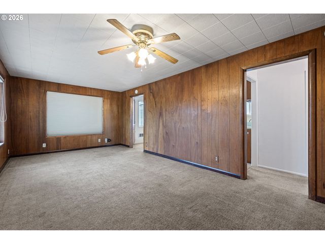 485 S 46TH St, Springfield, OR 97478