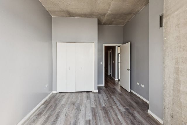 235 W Van Buren Street 2513, Chicago, IL 60607