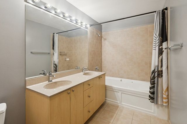 235 W Van Buren Street 2513, Chicago, IL 60607
