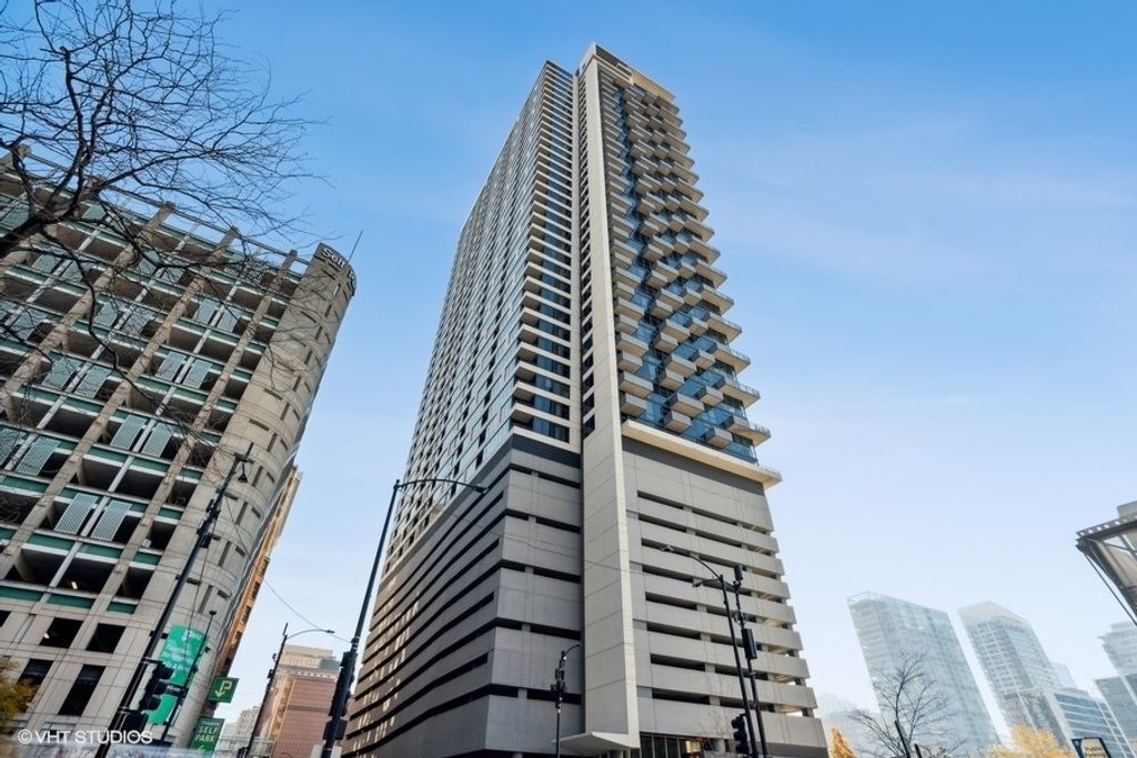 235 W Van Buren Street 2513, Chicago, IL 60607