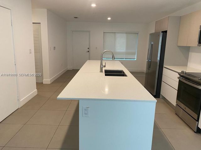 2561 NE 193rd St 1107, Miami, FL 33180