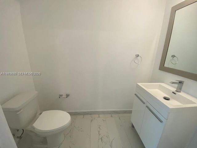 2561 NE 193rd St 1107, Miami, FL 33180