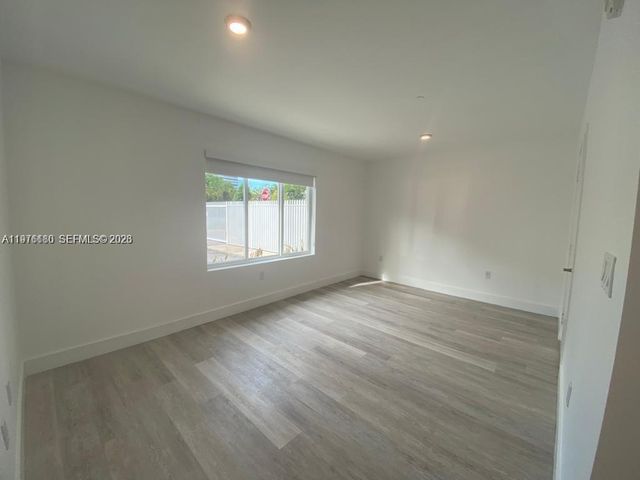 2561 NE 193rd St 1107, Miami, FL 33180