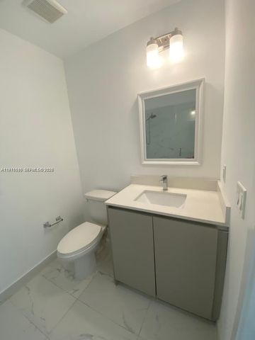 2561 NE 193rd St 1107, Miami, FL 33180