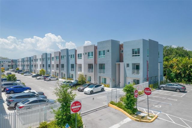 2561 NE 193rd St 1107, Miami, FL 33180