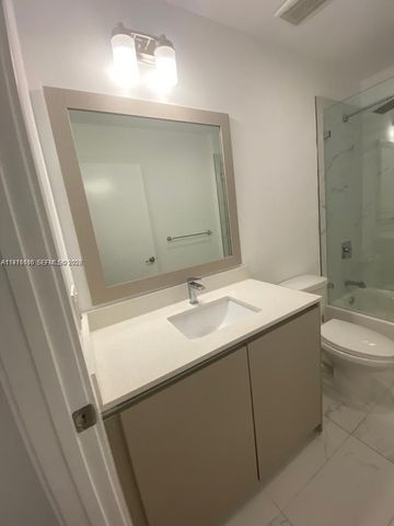 2561 NE 193rd St 1107, Miami, FL 33180