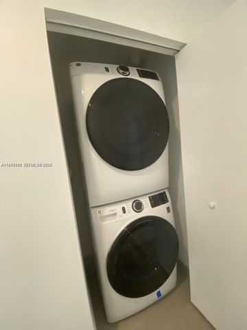 2561 NE 193rd St 1107, Miami, FL 33180