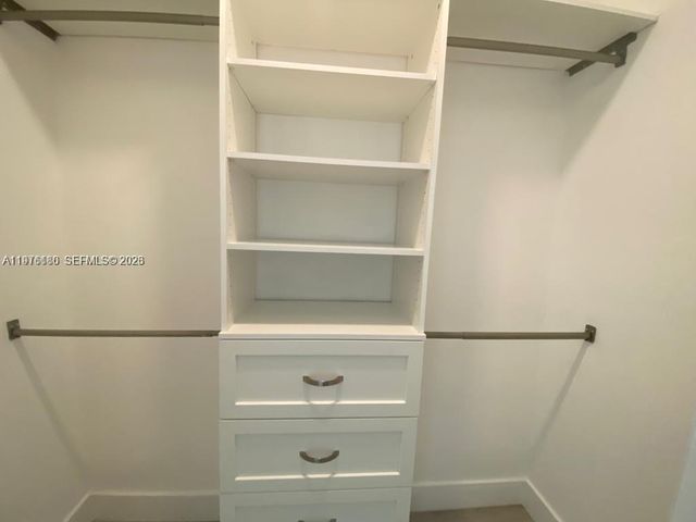 2561 NE 193rd St 1107, Miami, FL 33180