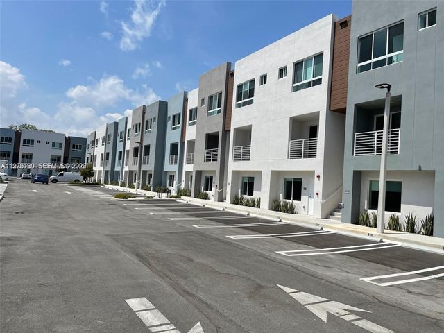 2561 NE 193rd St 1107, Miami, FL 33180