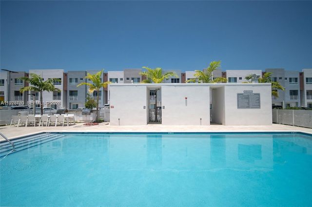 2561 NE 193rd St 1107, Miami, FL 33180