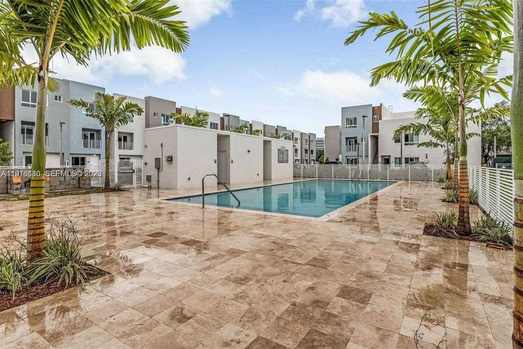 2561 NE 193rd St 1107, Miami, FL 33180