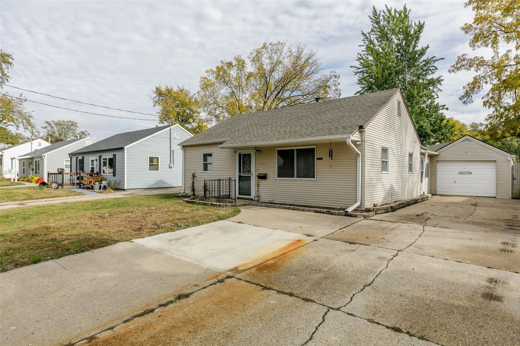1917 59th Street, Des Moines, IA 50322