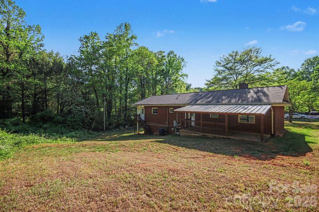2330 18th Street NE, Hickory, NC 28601