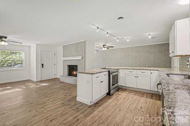 2330 18th Street NE, Hickory, NC 28601