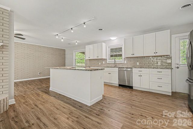 2330 18th Street NE, Hickory, NC 28601