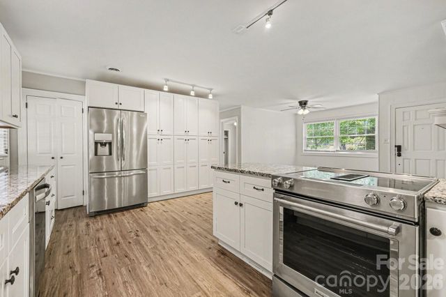 2330 18th Street NE, Hickory, NC 28601