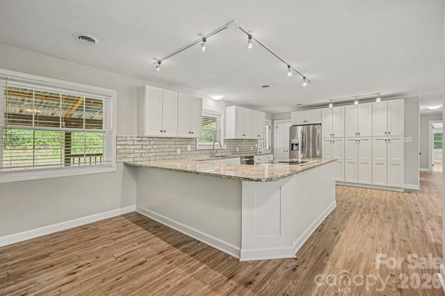 2330 18th Street NE, Hickory, NC 28601