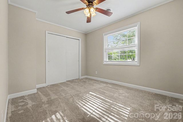 2330 18th Street NE, Hickory, NC 28601