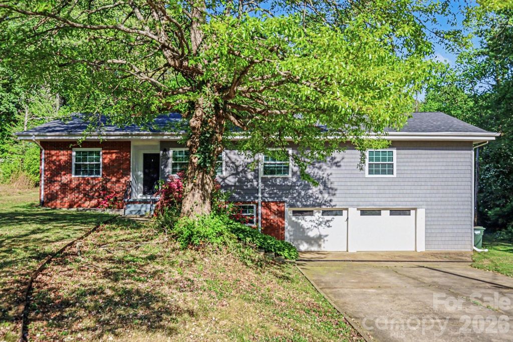 2330 18th Street NE, Hickory, NC 28601