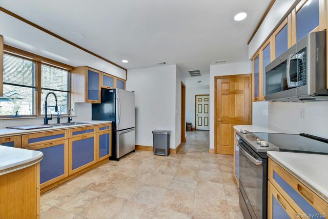 2905 Private Road, East Marion, NY 11939