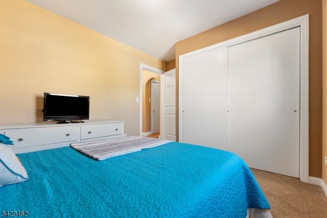 1328 Yurgel Dr, South Plainfield Boro, NJ 07080