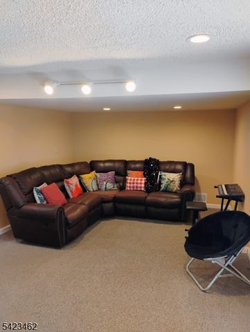 1328 Yurgel Dr, South Plainfield Boro, NJ 07080